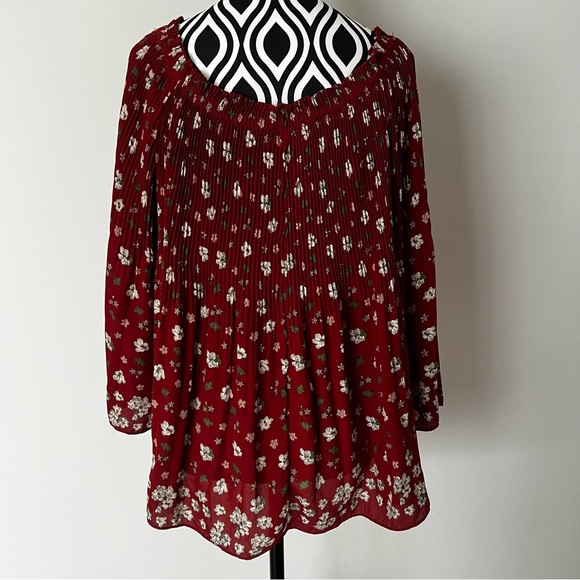 Max Studio Off Shoulder Accordion Boho Floral Top - Picture 5 of 6